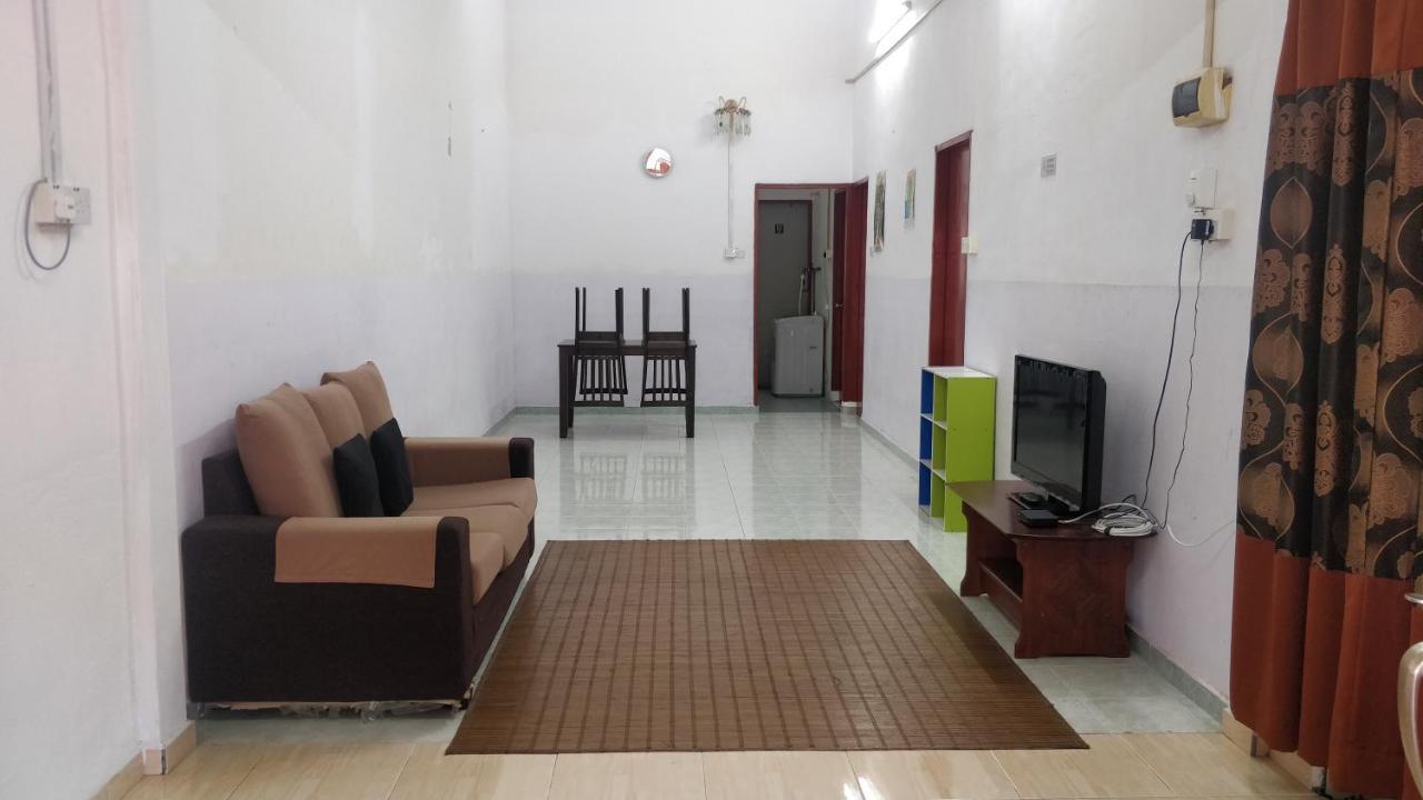 Homestay Budget Lenggong Kampong Ulu Jepai エクステリア 写真